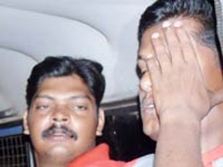 ಸಮುದ್ರ ಕಿನಾರೆಯಲ್ಲಿ ಕೀಚಕರಾದ ಕೇರಳ ಪೊಲೀಸರು