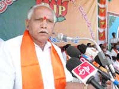 ಚಪ್ಪಲಿ ಎಸೆತ : ಸಿಎಂ ಸಂಯಮದಿಂದ ವರ್ತಿಸಬೇಕಾಗಿತ್ತು