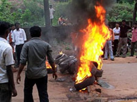 ಆಂಧ್ರ ಪೊಲೀಸರ ಪುಂಡಾಟಿಕೆ: ಬೆಳ್ತಂಗಡಿ ಬಂದ್