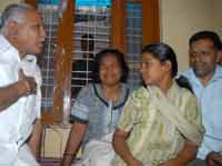 ಅಭಿಷೇಕ್ ಮನೆಗೆ ಸಿಎಂ ಭೇಟಿ. ಲಕ್ಷ ರು ಪರಿಹಾರ