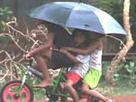 ಮತ್ತೆ ಮಳೆ ಹುಯ್ಯುತ್ತಿದೆ, ಎಲ್ಲ ನೆನಪಾಗುತ್ತಿದೆ...