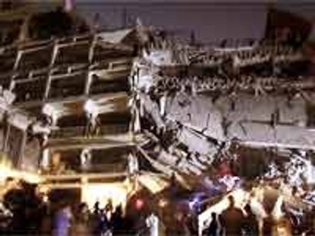 ಪೇಷಾವರದಲ್ಲಿ ಆತ್ಮಾಹುತಿ ದಾಳಿ : 14 ಸಾವು