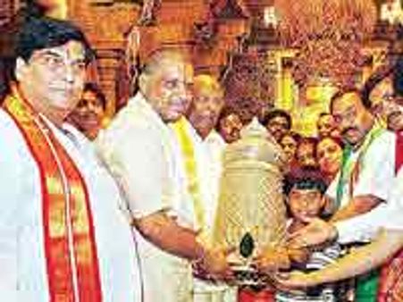 ಗಣಿ ಧಣಿಗಳಿಂದ ತಿಮ್ಮಪ್ಪನಿಗೆ ವಜ್ರ ಖಚಿತ ಕಿರೀಟ