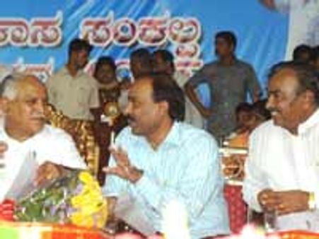 ದಾವಣಗೆರೆಯಲ್ಲಿ ಸಿಎಂಗೆ ಘೇರಾವ್ : ಶೆಟ್ಟರ್ ಗರಂ