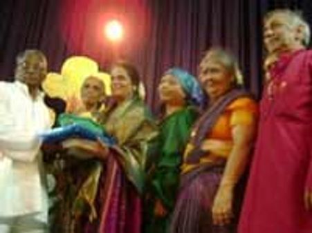 ರಂಗಕರ್ಮಿ ಅಲಮೇಲು ಅವರಿಗೆ ಮೈಸೂರಲ್ಲಿ ಸನ್ಮಾನ