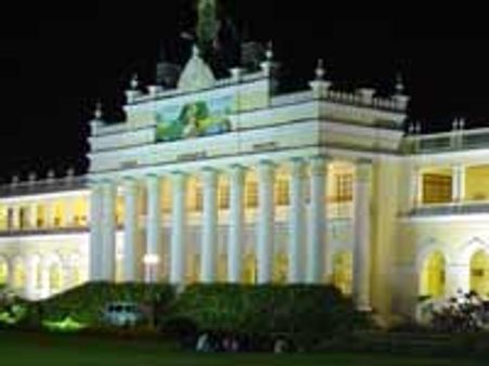 ಅವಕಾಶದ ಬಾಗಿಲು ಮುಚ್ಚುತ್ತಿರುವ ವಿಶ್ವವಿದ್ಯಾಲಯ