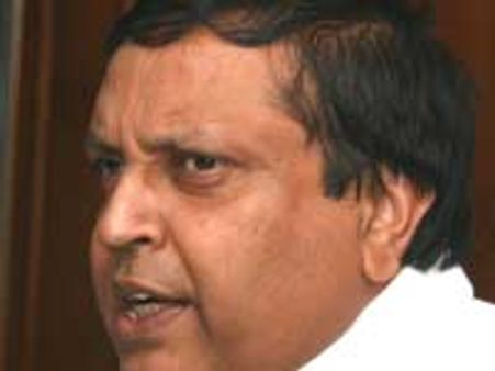 ಸರಕಾರಿ ವಾಹನ ನಾಮಫಲಕ ಕನ್ನಡದಲ್ಲಿರಲಿ : ಚಂದ್ರು