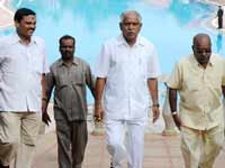 ರೆಸಾರ್ಟ್ ಸಭೆ : ಕಾಂಗ್ರೆಸ್, ಜೆಡಿಎಸ್ ಆಕ್ಷೇಪ