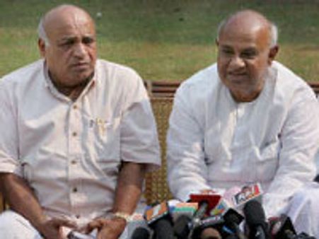 ಮತ್ತೆ ಮುನಿಸಿಗೊಂಡ ಗೌಡರು; ದಳ ಇಬ್ಭಾಗ?