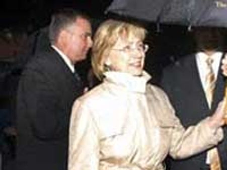 ಭಾರತದ ಉದ್ಯಮಿಗಳೊಂದಿಗೆ ಹಿಲರಿ ಸಮಾಲೋಚನೆ