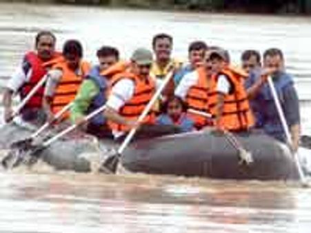 ಎಫ್ಎಂ ಚಾನಲ್ ಆಗ್ರಹಿಸಿ ಸಾಹಸಿಗರ ದೋಣಿಯಾನ