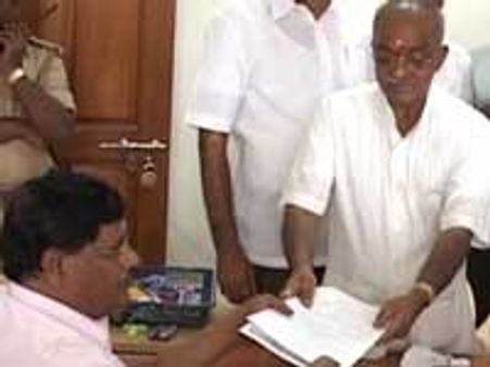 ರಾಮನಗರ : ಬಿ ಫಾರಂ ಇಲ್ಲದೆ ಲಿಂಗಪ್ಪ ನಾಮಪತ್ರ