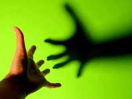 ಇರುವುದೆಲ್ಲವ ಬಿಟ್ಟು ಇಲ್ಲದ್ದರ ಕಡೆಗೆ...