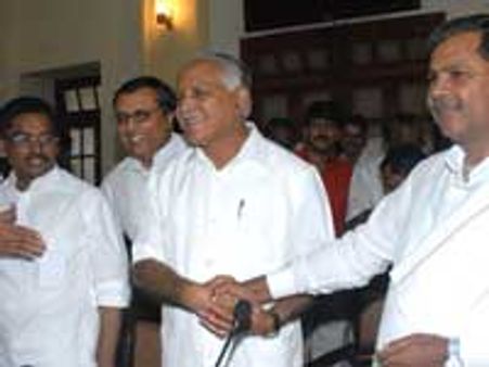 ತಿರುವಳ್ಳುವರ್ ಪ್ರತಿಮೆ : ಪ್ರತಿಪಕ್ಷಗಳ ಬೆಂಬಲ