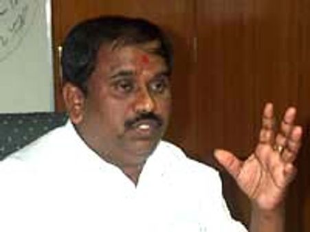 ಸರಕಾರದ ವಿರುದ್ದ ಹರಿಹಾಯ್ದ ಕರವೇ