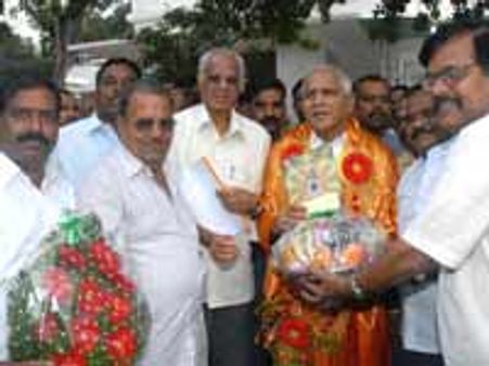 ತಮಿಳರಿಂದ ಭೇಷ್ ಅನಿಸಿಕೊಂಡ ಸಿಎಂ