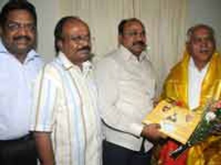 ಸರ್ವಜ್ಞ ಪ್ರತಿಮೆ ಅನಾವರಣಕ್ಕೆ ಸಿಎಂಗೆ ಅಹ್ವಾನ