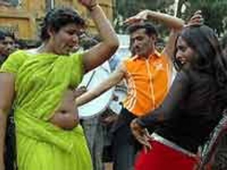 ಹಿಜಡಾಗಳ ಕೊರಳಿಗೆ ಗಂಟೆ ಕಟ್ಟುವವರಾರು?