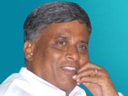 ಮುಜರಾಯಿ ಮಂತ್ರಿ ಸೋಮಣ್ಣ ಕೊನೆಗೂ ರಾಜೀನಾಮೆ