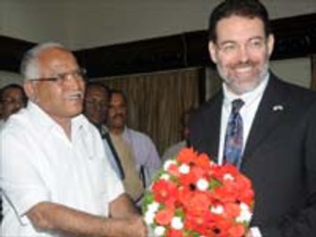 ಬೆಂಗಳೂರಿನಲ್ಲಿ ಅಮೆರಿಕಾ ಕಾನ್ಸುಲೇಟ್ ಇಲ್ಲ : ಸಿಮ್ಕಿನ್