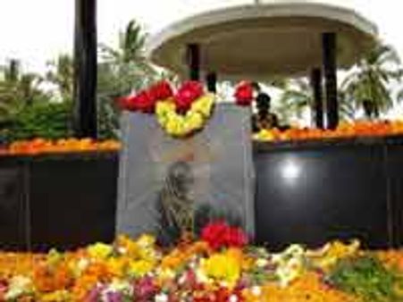 ಸರ್ ಎಂ. ವಿಶ್ವೇಶ್ವರಯ್ಯ ಸಮಾಧಿ ಸ್ಥಿತಿ ದೇವರೇ ಗತಿ