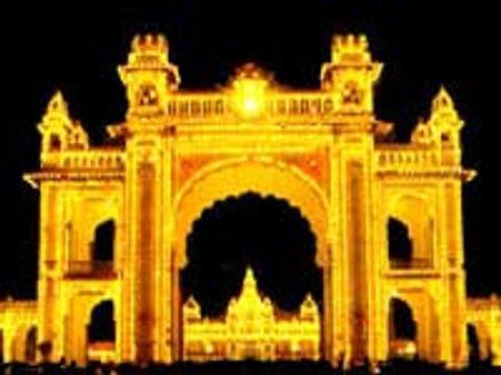 ಮೈಸೂರು ದಸರಾಕ್ಕೆ ಜಗಮಗಿಸುವ ದೀಪಾಲಂಕಾರ