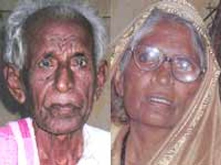 ವೃದ್ಧ ತಂದೆ ತಾಯಿಗೆ ಮನೆಯಿಂದ ಅರ್ಧಚಂದ್ರ