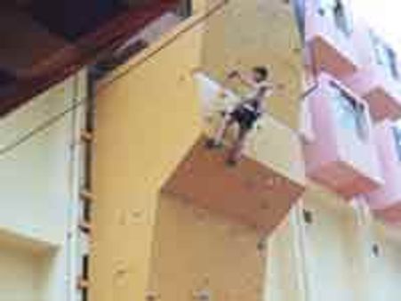 ಸಾಹಸಿಗರಿಗೆ ಕೃತಕಗೋಡೆ ಹತ್ತುವ ಸ್ಪರ್ಧೆ