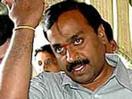 6 ಸಚಿವರ ತಲೆದಂಡಕ್ಕೆ ರೆಡ್ಡಿ ಪಟ್ಟು