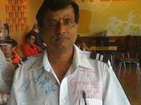 ಹಾರುವ ಪೂಜಾರಿ ಯು ಎಸ್ ದೀಕ್ಷಿತ್