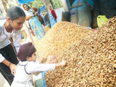 ಮರೀಬೇಡಿ ಸೋಮವಾರ ಕಡಲೆಕಾಯಿ ಪರಿಷೆ!