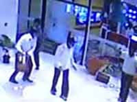 ಸೇನಾ ಪುಂಡರ ದಾಳಿಗೆ ಐಬಿಎನ್ ಕಚೇರಿ ಧ್ವಂಸ