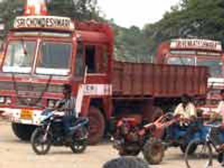 ಗಣಿಲಾರಿಗಳ ಹಾವಳಿಗೆ ಬಸವಳಿದ ಜನತೆ