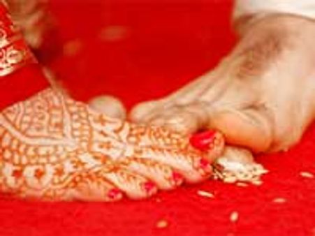 ಮದುವೆ ಕಟ್ಟಳೆಗೆ ಕಟ್ಟುಬೀಳದ ಯುವಜನತೆ