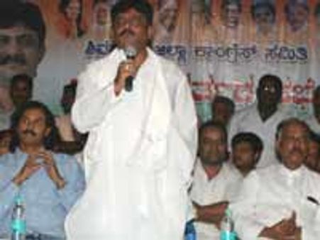 ಡಿಕೆಶಿಯಿಂದ ನನ್ನ ಕುಟುಂಬಕ್ಕೆ ಜೀವ ಬೆದರಿಕೆ