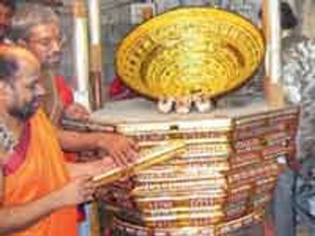 ಗೋಪಿಲೋಲನಿಗೆ ಚಿನ್ನದ ರಥ ಸಮರ್ಪಣೆ