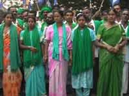 ಹಲ್ಲೆ ಖಂಡಿಸಿ ವಿಧಾನಸೌಧಕ್ಕೆ ಹೊರಟ ರೈತರು