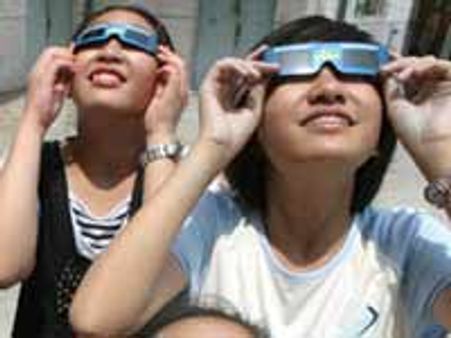 ಗ್ರಹಣ ನೋಡುವವರಿಗೆ ಕಾಫಿ ಟೀ ಬಿಸ್ಕತ್