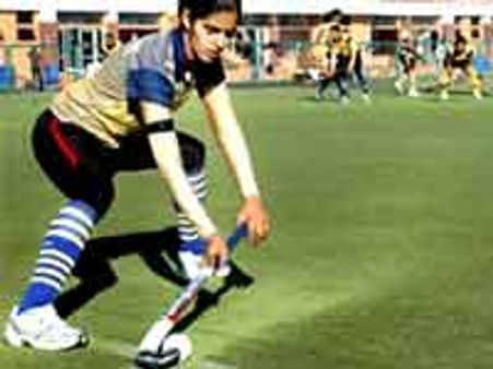 ಹಾಕಿ ಮಹಿಳಾ ತಂಡ ಸದಸ್ಯರಿಗೆ ತಲಾ 50,000