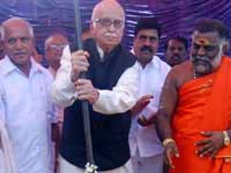 ವಿಜಯನಗರ ಪುನರ್ ನಿರ್ಮಾಣಕ್ಕೆ ಅಡ್ವಾಣಿ ಶಿಲಾನ್ಯಾಸ