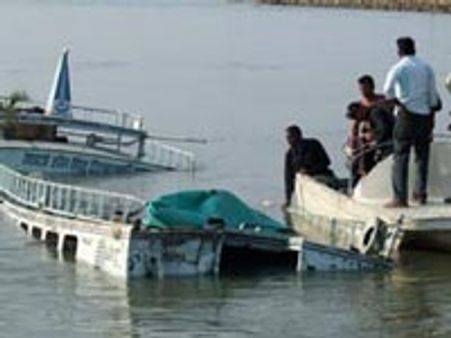 ಗೋದಾವರಿಯಲ್ಲಿ ದೋಣಿ ಮಗುಚಿ 10 ಸಾವು