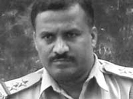 ಎತ್ತಿಗೆ ಜ್ವರ, ಎಮ್ಮೆಗೆ ಬರೆ ಹಾಕಿದ ಗೌಡರು!