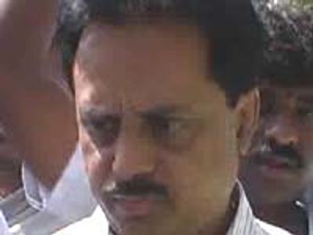 ಲಂಚಾವತಾರಿ ಅಧಿಕಾರಿಗೆ ಸಾರ್ವಜನಿಕರ ಗೂಸಾ