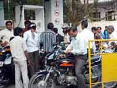 ಪೆಟ್ರೋಲ್ ಬೆಲೆ 3 ರುಪಾಯಿ ಏರಿಕೆ!