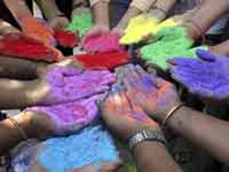 ಒಲವಿನ ಬಣ್ಣ ಚೆಲ್ಲುವ ಹೋಳಿ ಹಬ್ಬ