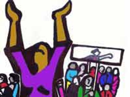 ಮಹಿಳೆಯರು ಬರ್ತಾರೆ ಜಾಗ ಖಾಲಿಮಾಡಿ