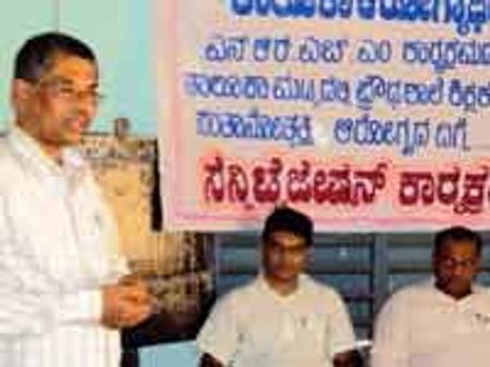 ವಿದ್ಯಾರ್ಥಿಗಳೊಂದಿಗೆ ಆಪ್ತ ಸಮಾಲೋಚನೆಗೆ ಒತ್ತು