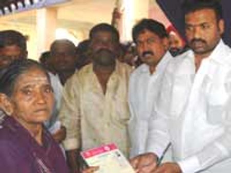 ಬಳ್ಳಾರಿ : ಅಭಿವೃದ್ಧಿ ಕಾಮಗಾರಿಗೆ ಶ್ರೀರಾಮುಲು ಚಾಲನೆ