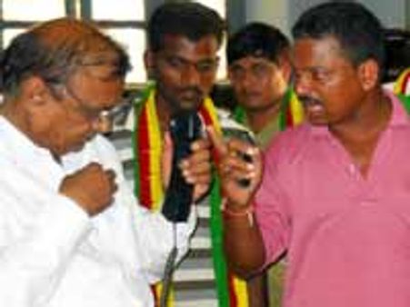 ಅಂಚೆ ಕಚೇರಿ ಖಜಾನೆ ತುಂಬಾ ಹೆಗ್ಗಣಗಳು!!!