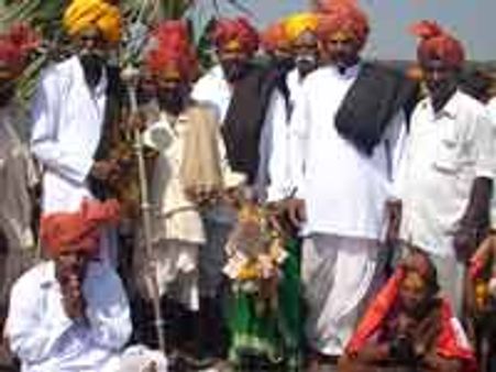 ಕತ್ತೆ ಪೂಜೆಗೆ ಲಕ್ಷಾಂತರ ಸುರಿವ ಕುರುಬರು